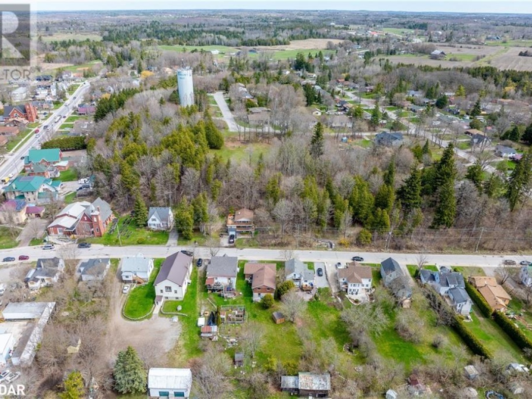 28 Bond Street E, Fenelon Falls
