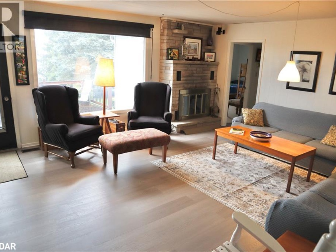 1125 WOODLAND Drive, 