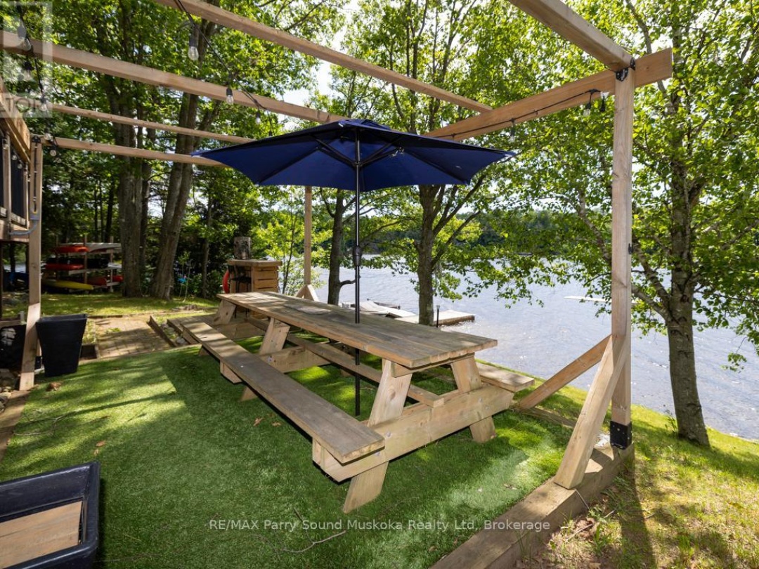8 RALPH'S WALKWAY, 