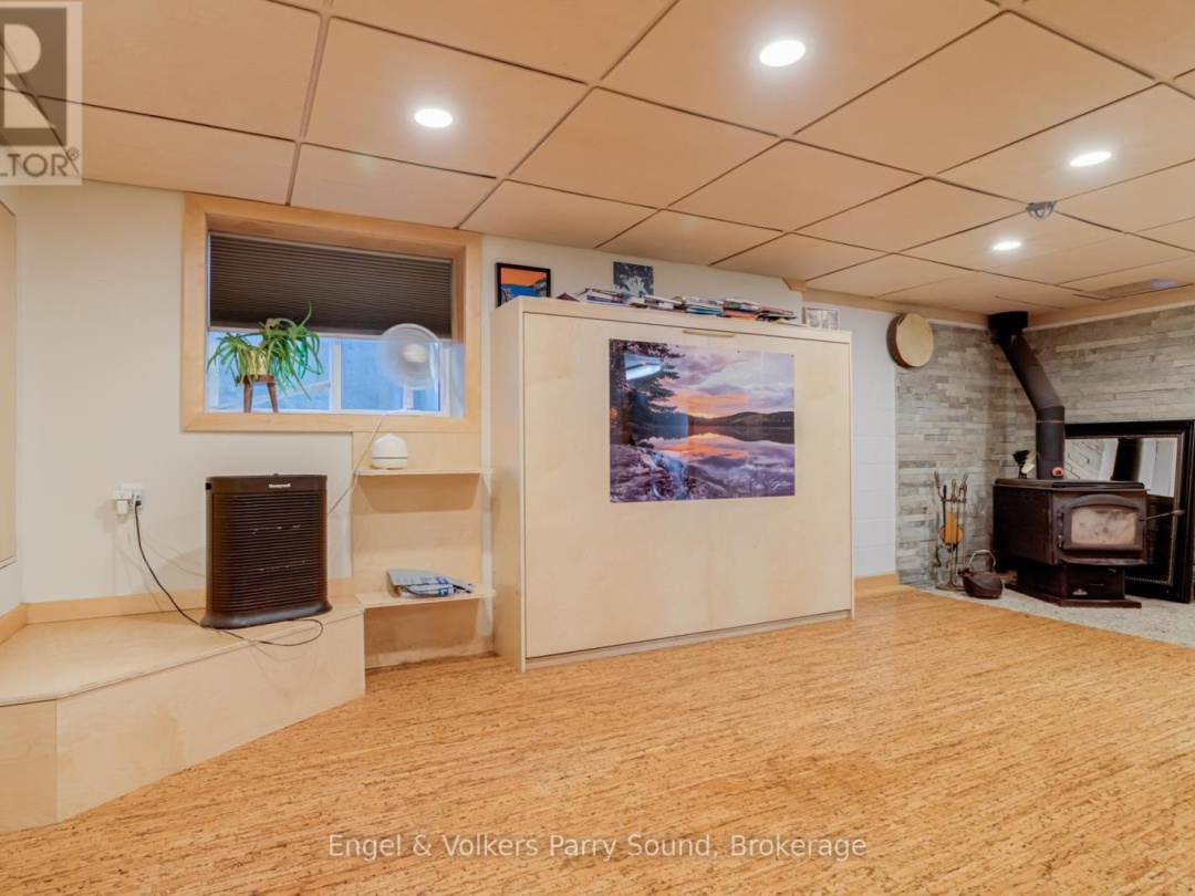 6 HARMONY LANE, 
