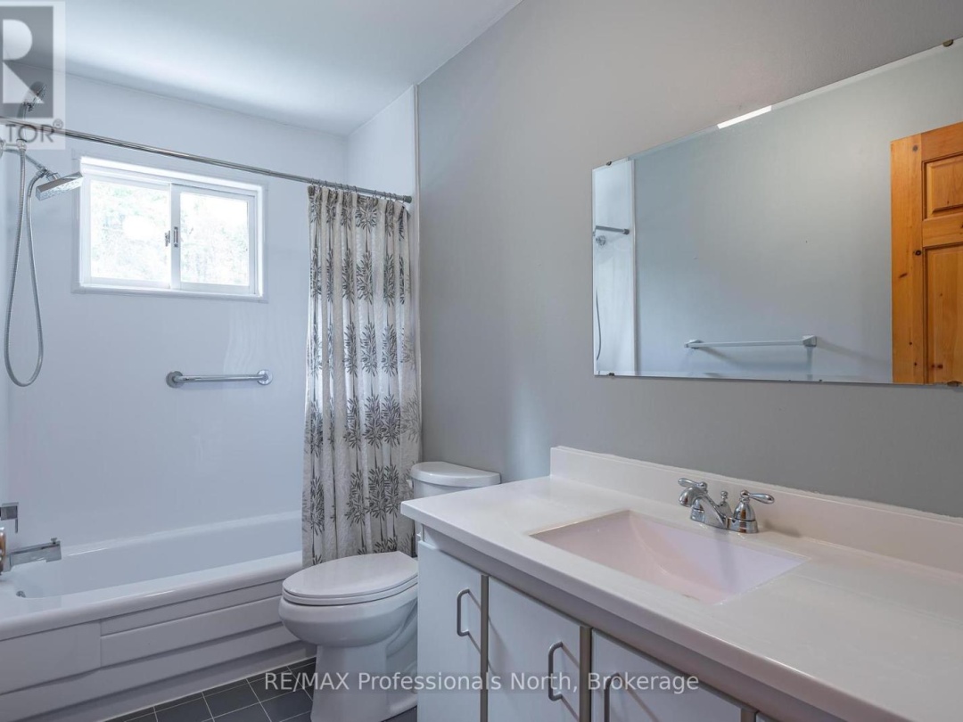 1070 Glamorgan Road E, Gooderham Lake