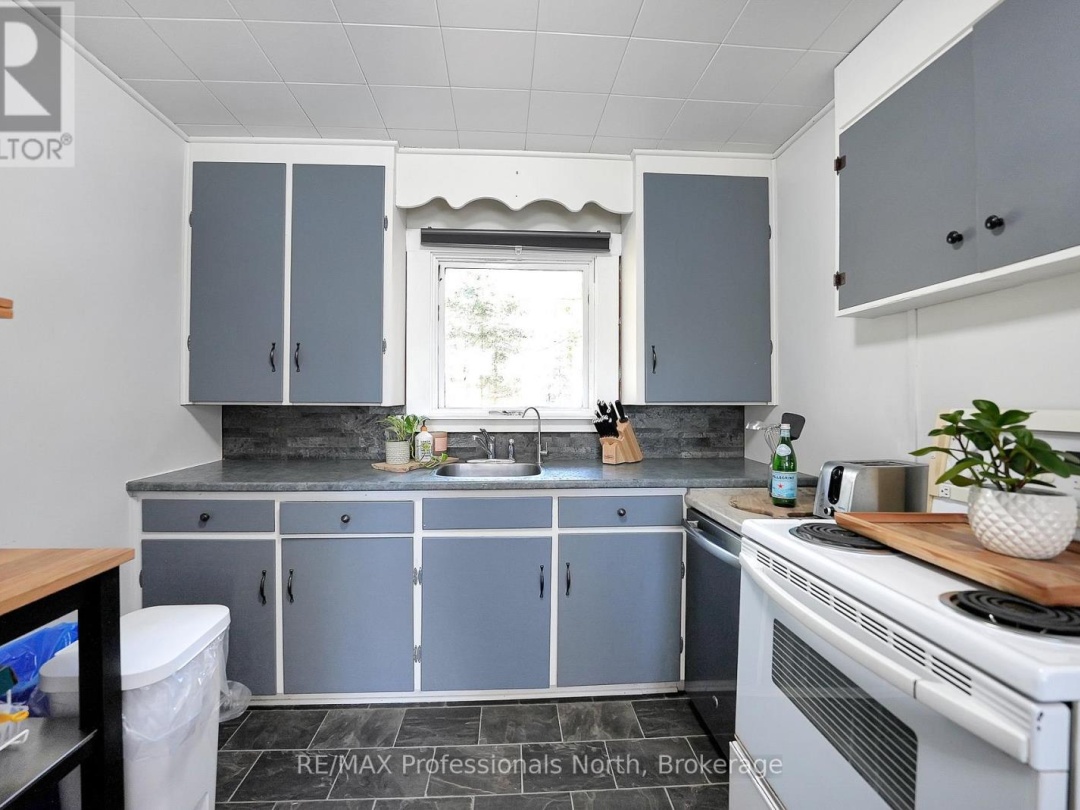 1130 Fader Drive, Maple Lake