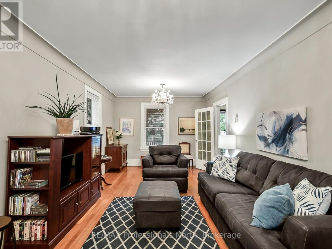 133 MAIN STREET W, 