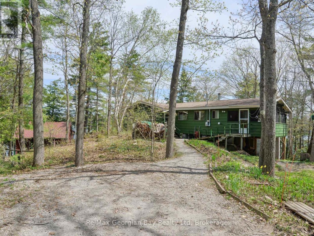 214 Trans Canada Bay Road, Six Mile Lake