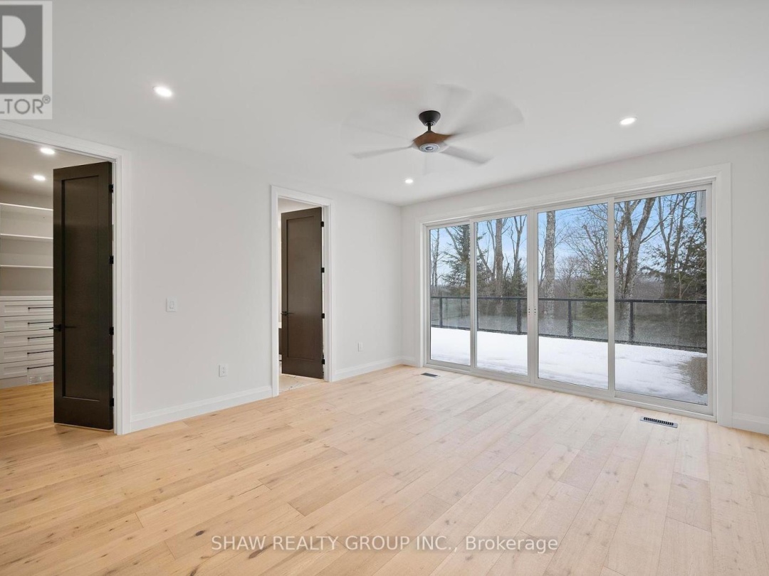 33 GLEN EAGLE COURT, 