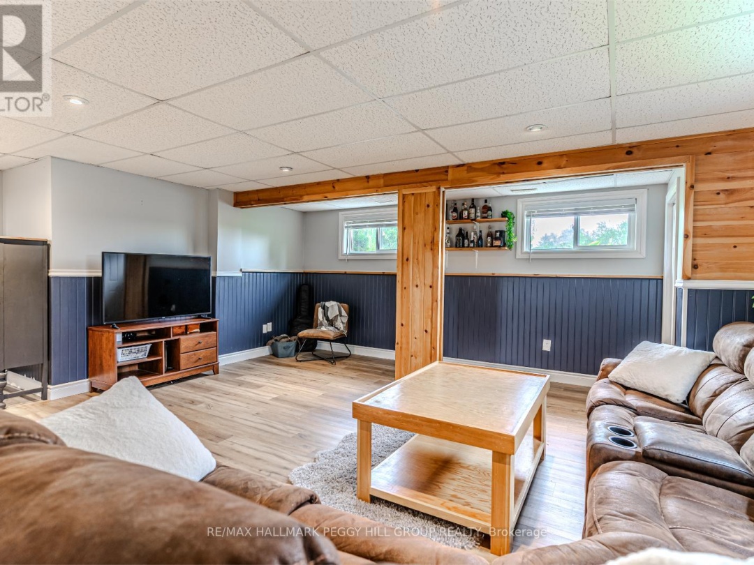 285 WARMINSTER SIDEROAD, 