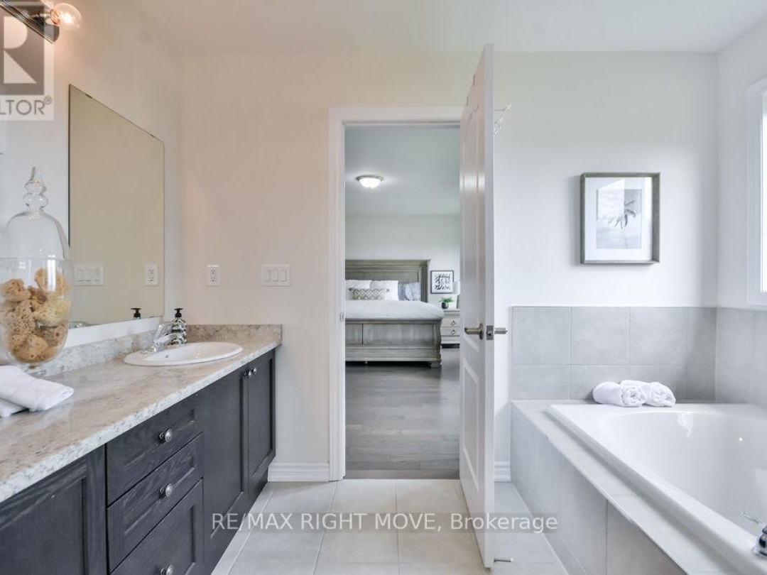 3117 Orion Boulevard, Orillia