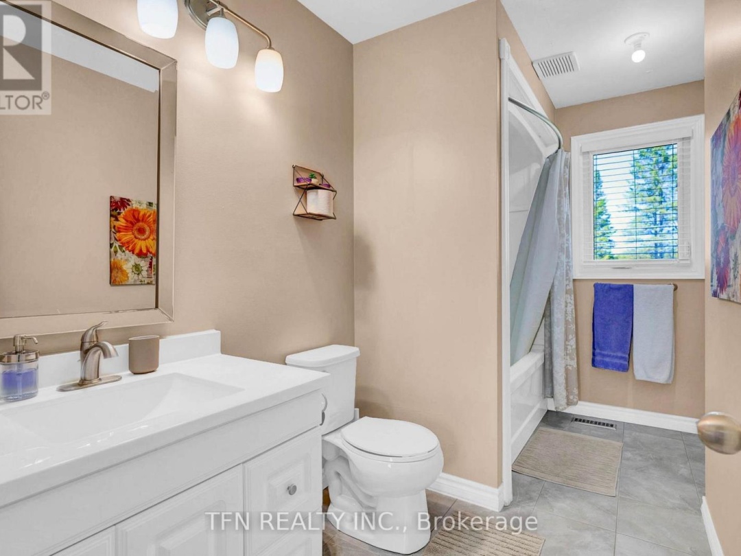 4 PINEWOOD BOULEVARD, 