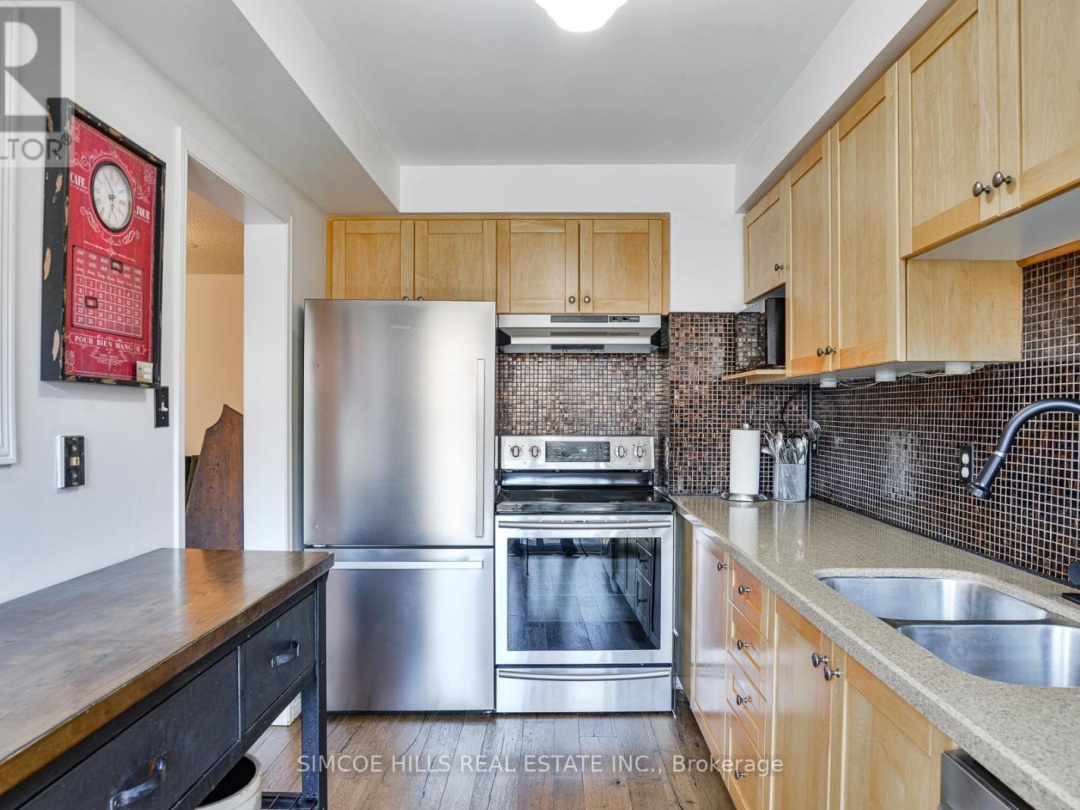 17 - 492 LACLIE STREET, 