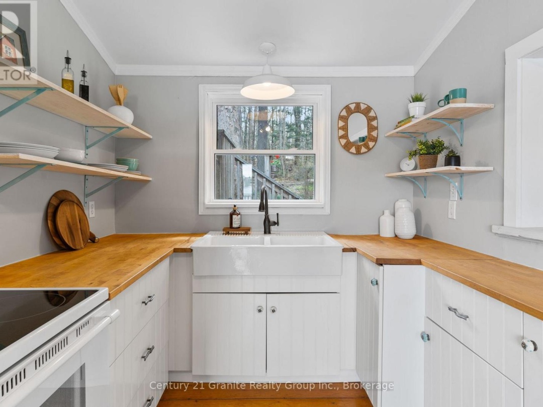 1027 Heney Trail, Big Hawk Lake