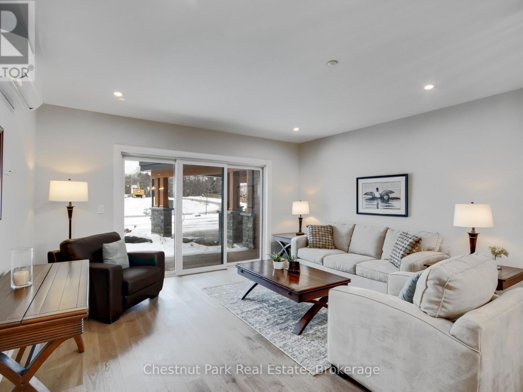 205 200 Anglo Street, South Muskoka Lake