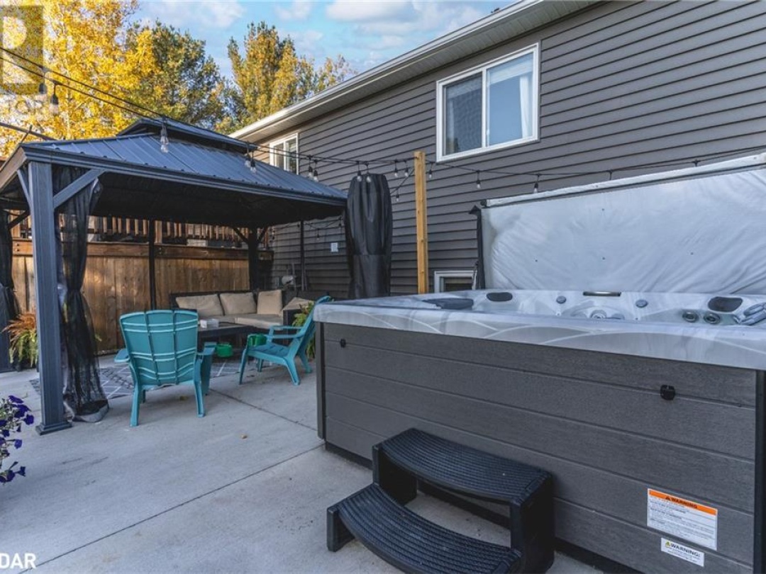 285 WARMINSTER Sideroad, 