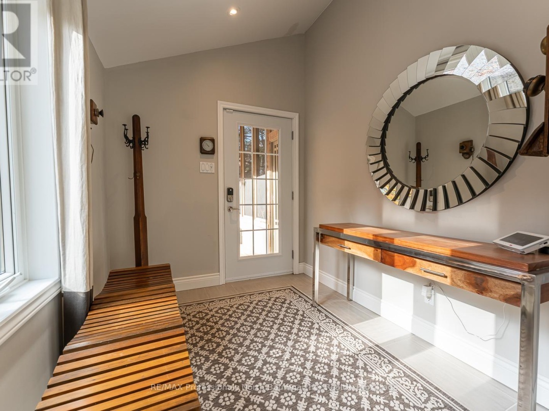 1107 Pine Point Road, Kennisis Lake