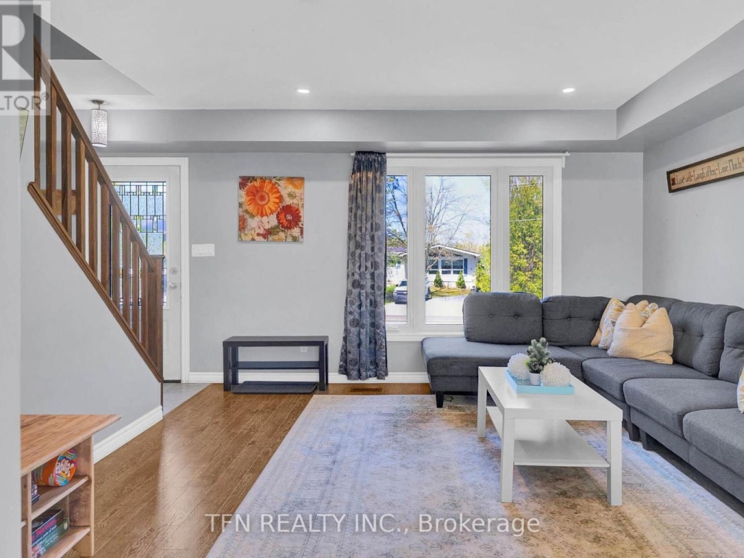 4 PINEWOOD BOULEVARD, 