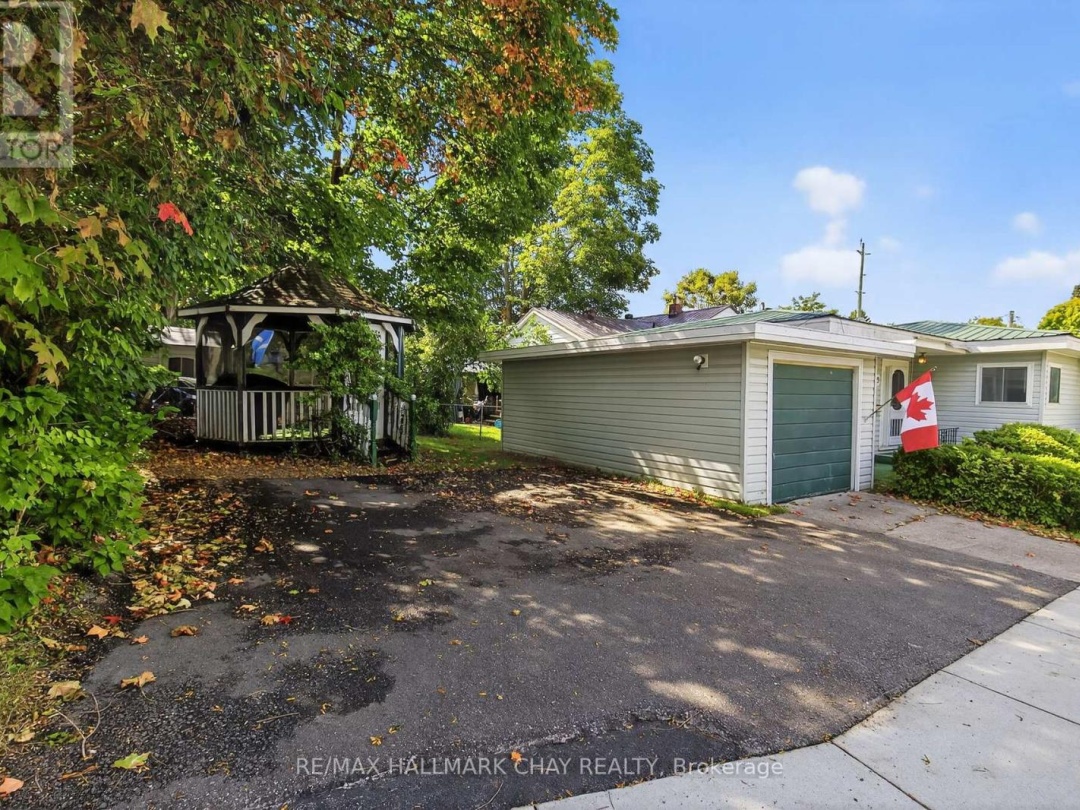319 MISSISSAGA STREET W, 