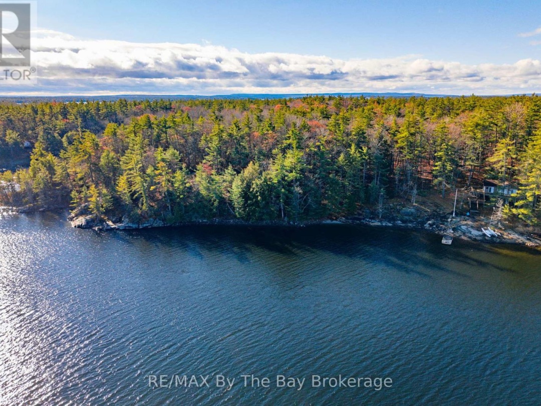 3220 IS 1810 / BONE IS,