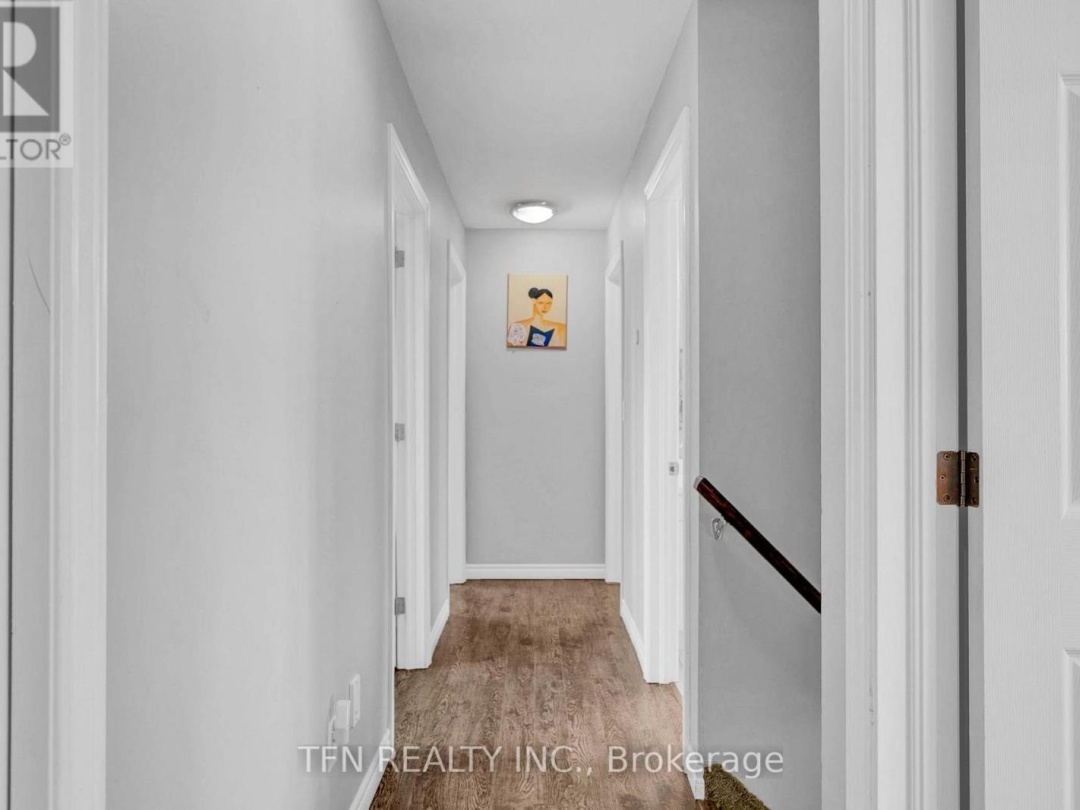 4 PINEWOOD BOULEVARD, 
