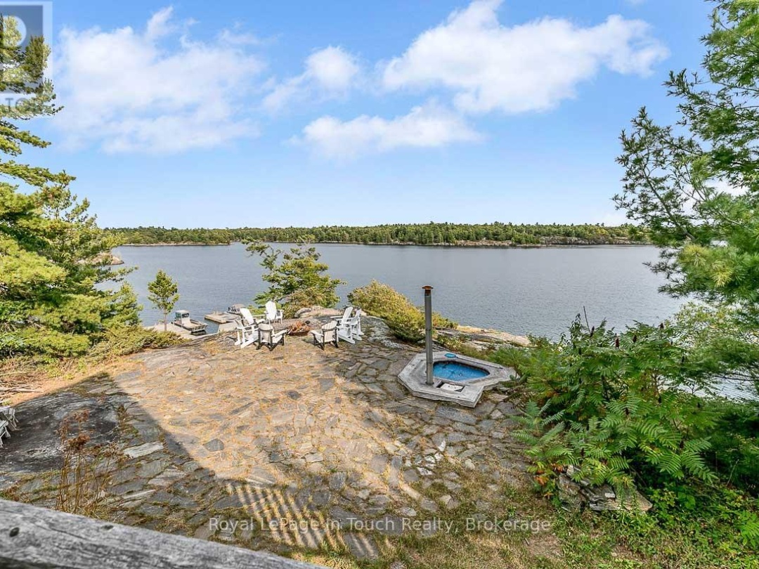 B686-8 DERBYSHIRE ISLAND, Georgian Bay