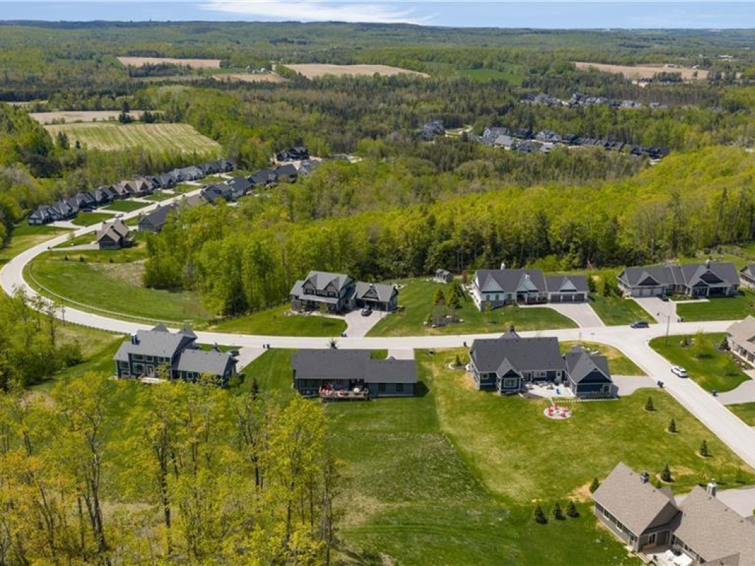 43 Thoroughbred Drive, Oro-Medonte