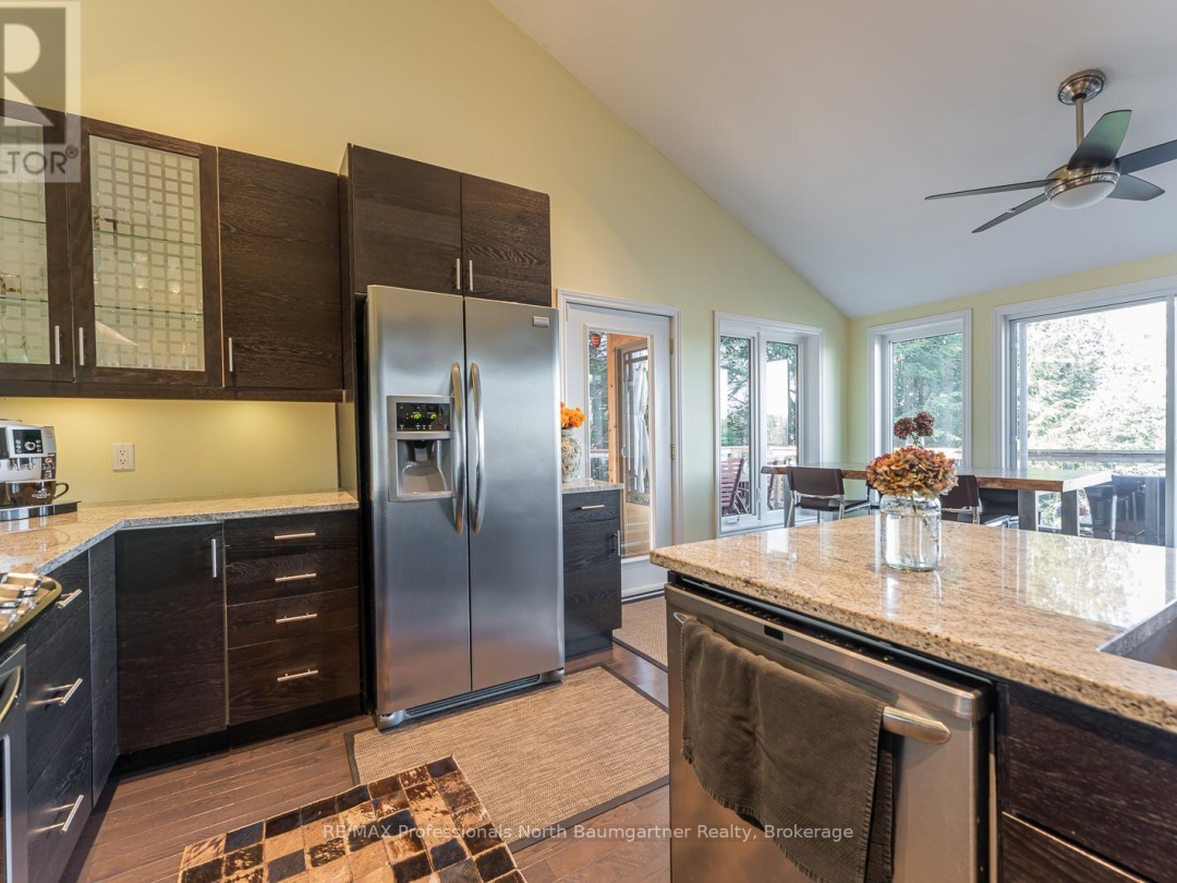 1107 Pine Point Road, Kennisis Lake