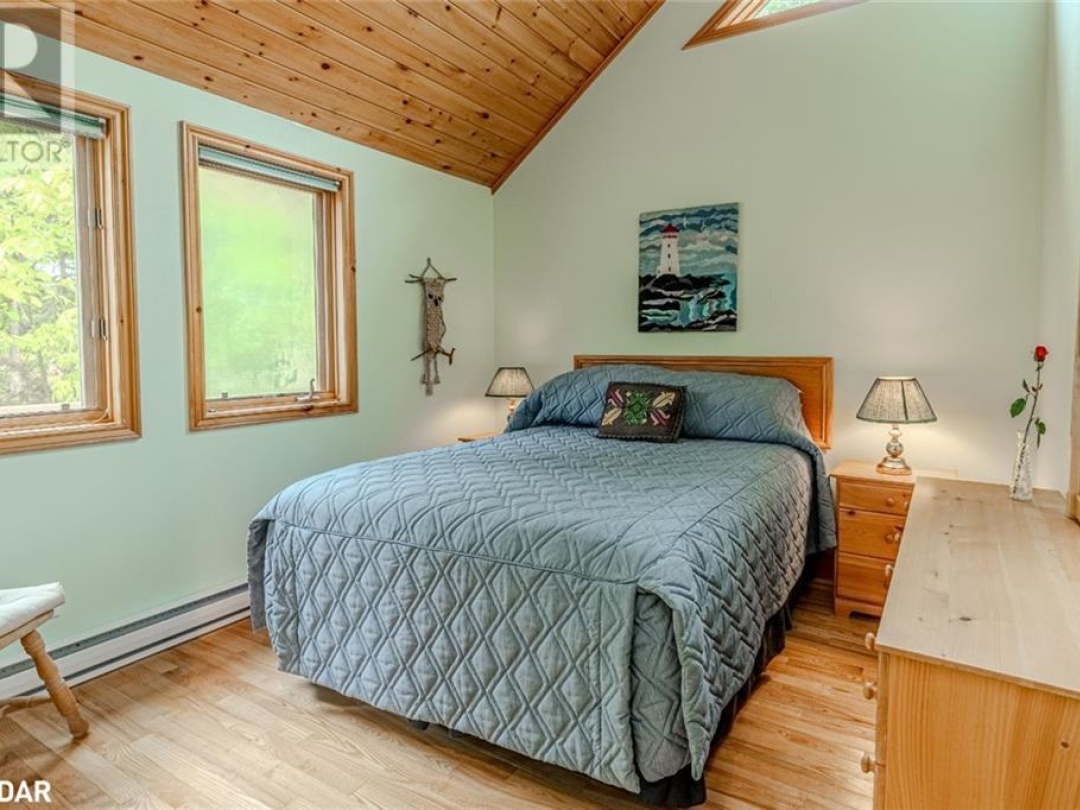 2 IS 880 GEORGIAN BAY, 