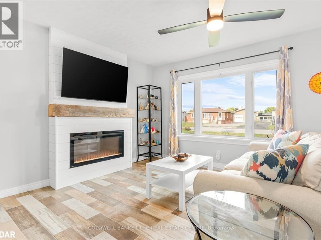 7 LEACH Street, 