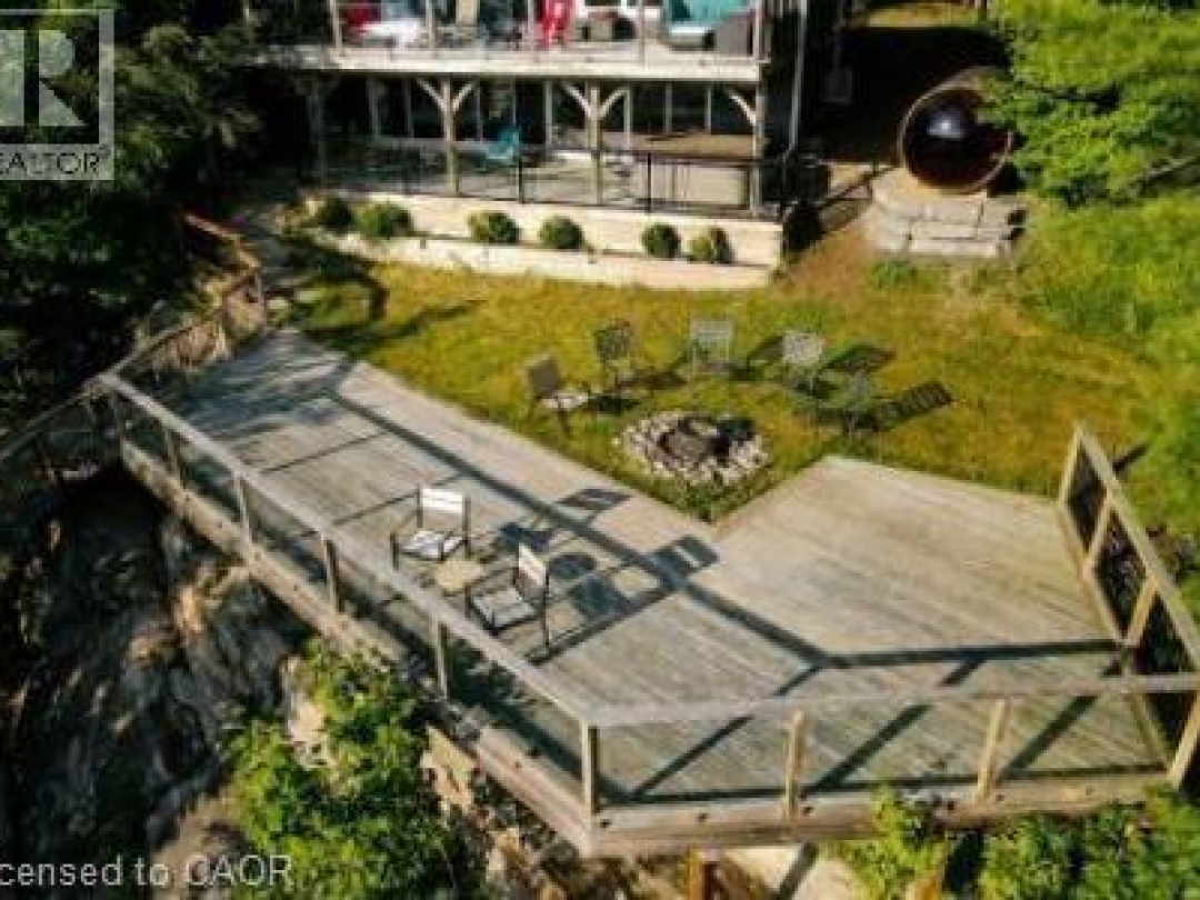 1047 WHYMAN Road, 