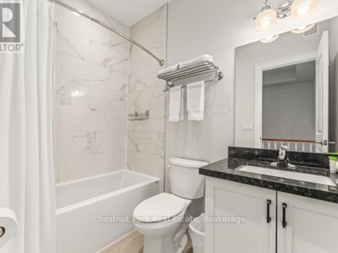 B#206 - 1869 MUSKOKA ROAD 118 HIGHWAY W, 