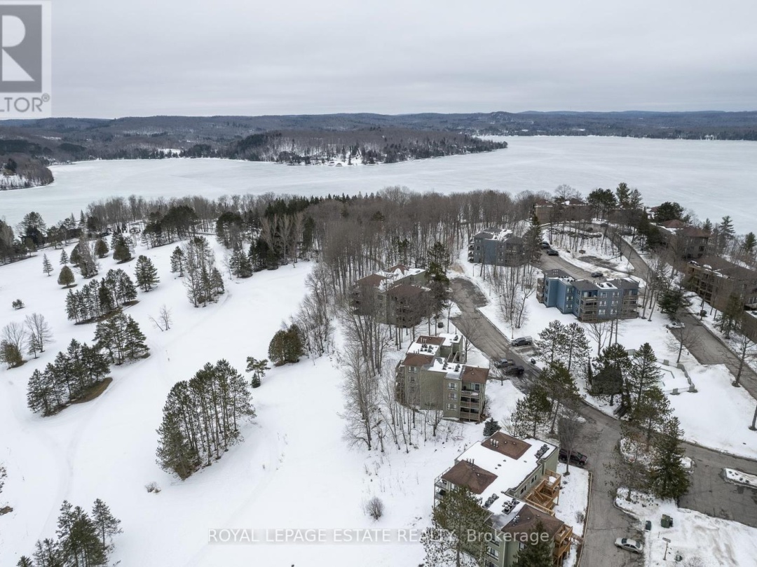 201 27 Deerhurst Drive, Peninsula Lake