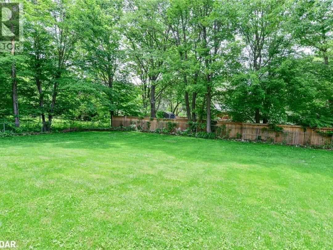 105 WELLINGTON Street, 