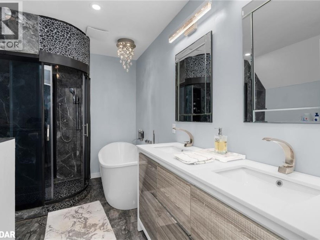 14 FETTERLY Street N, 