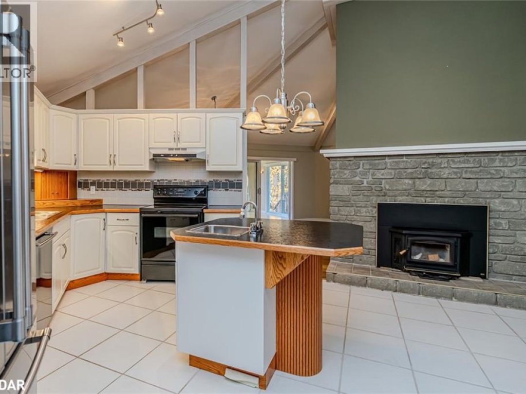 1564 HONEY HARBOUR ROAD, 