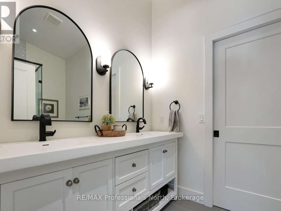 1086 STOTHART CREEK ROAD, 