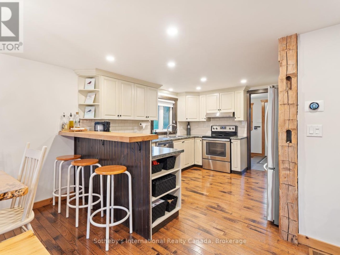 1111 Maplehurst Drive, Peninsula Lake