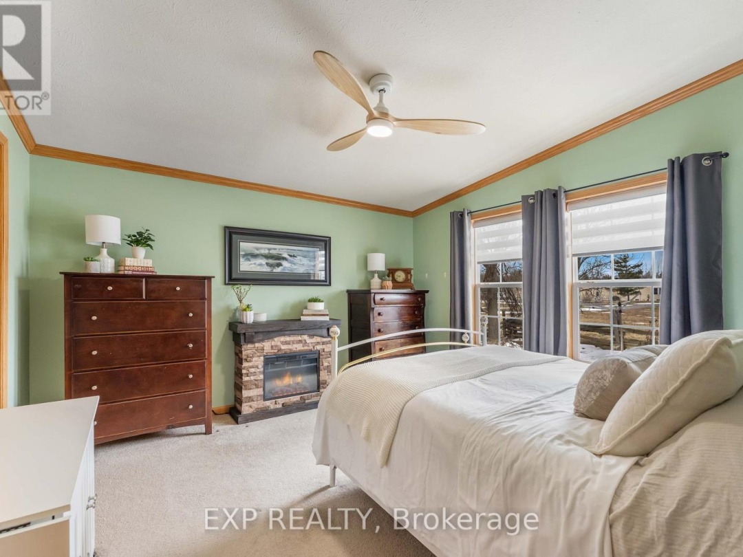 56 CREEKSIDE CIRCLE, 