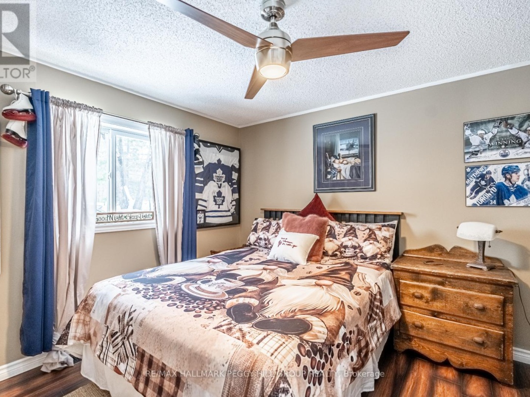 7498 Island Crescent, Black Lake