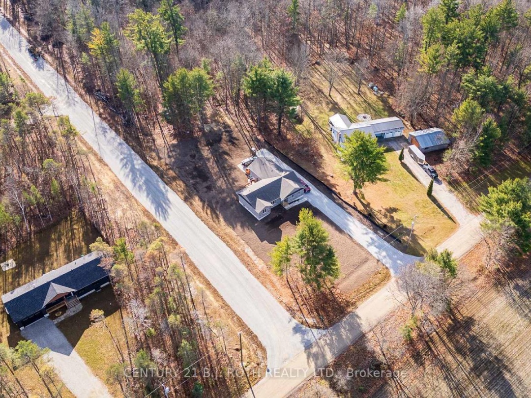6121 CONCESSION B C ROAD, 