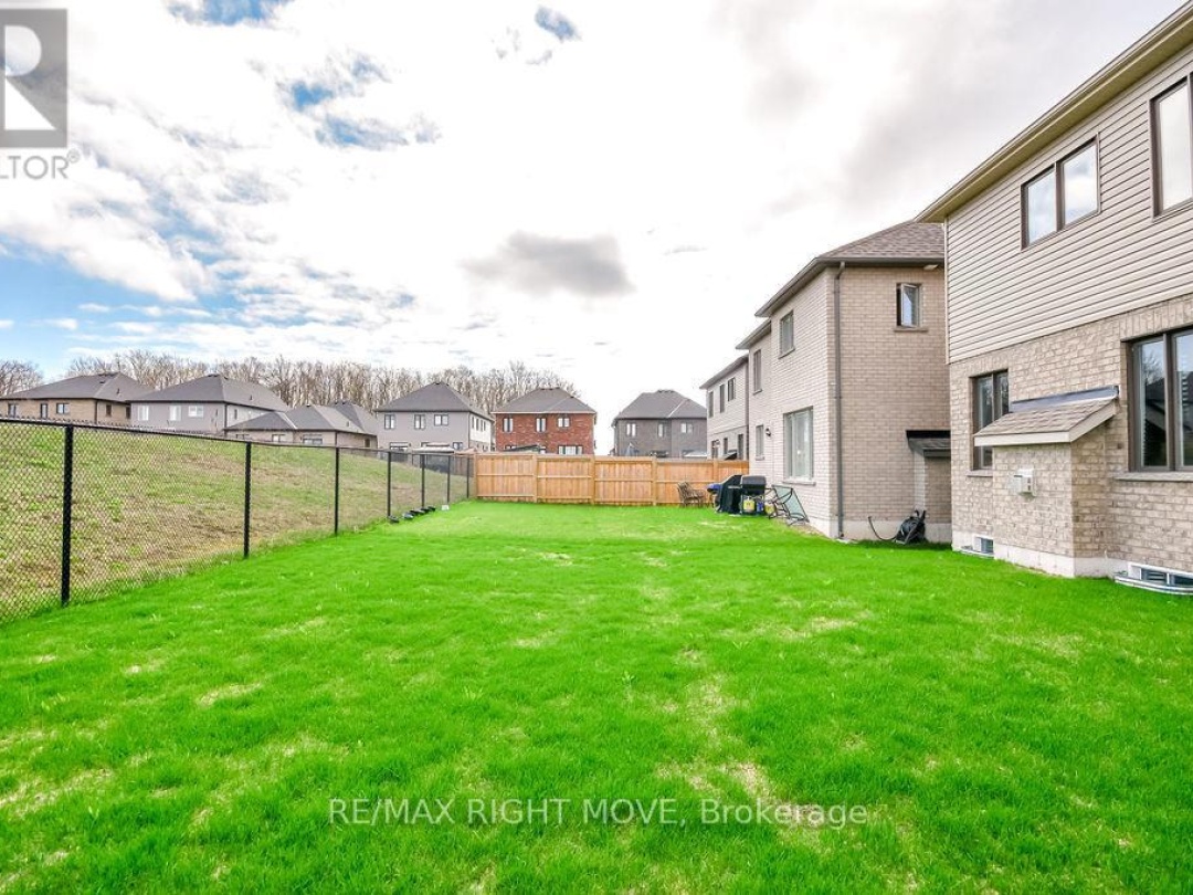 3117 Orion Boulevard, Orillia