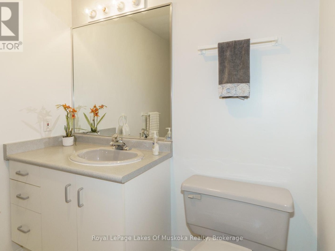 1020 AMELIA CRESCENT, 