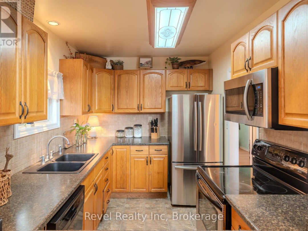 14 Swallow Road, Miller Lake
