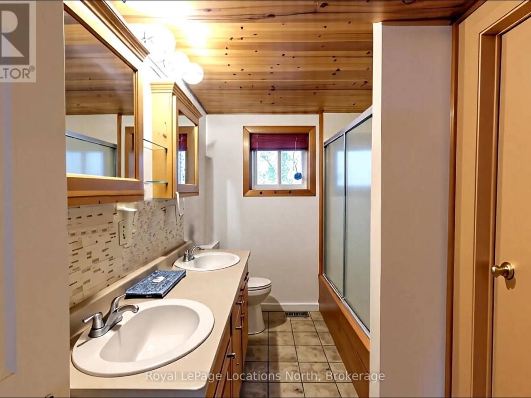239 Monck Rd Cty 45, Young Lake