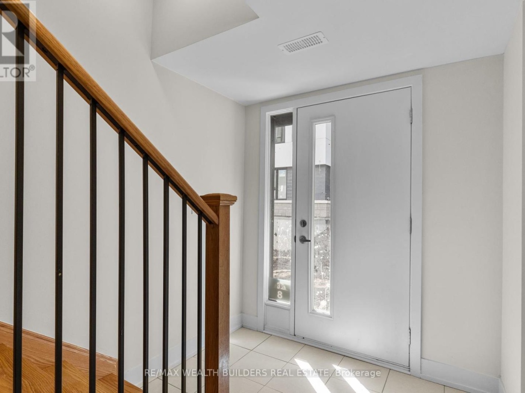 8 Mariners Pier Way, Lake Simcoe