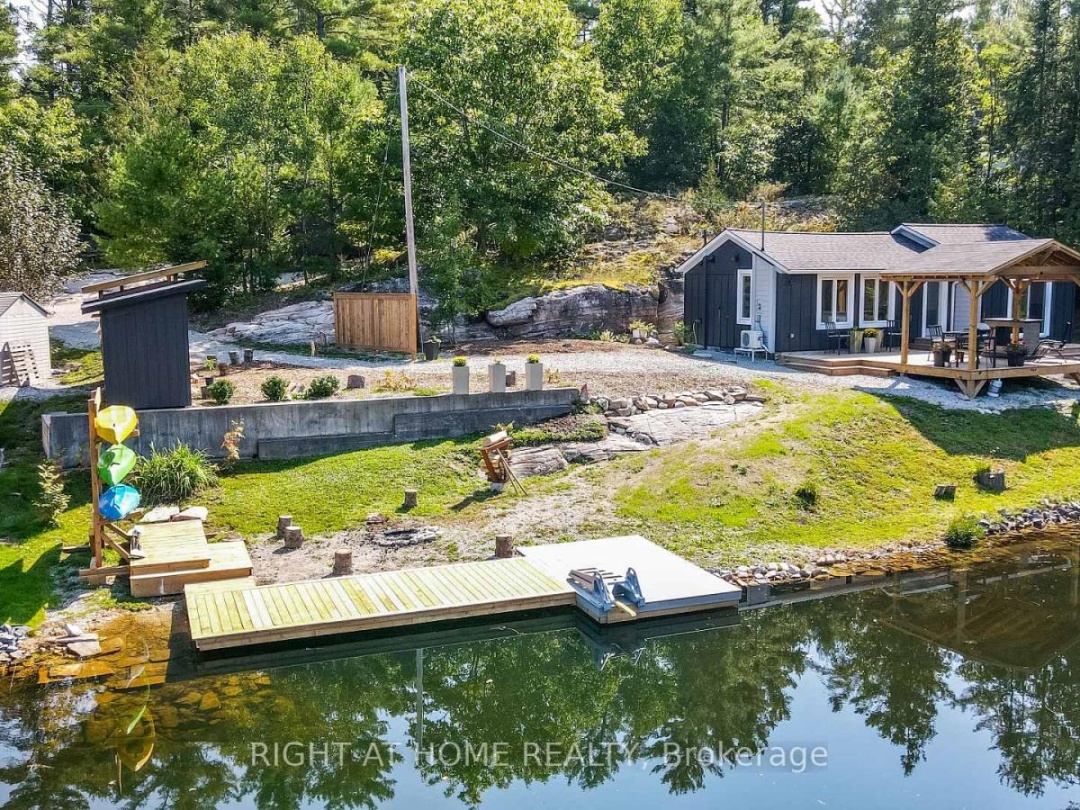 8150 Laidlaw Avenue, Severn Lake