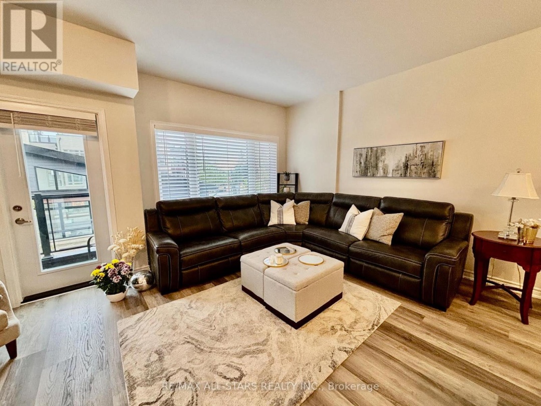 8 WYN WOOD LANE, Orillia
