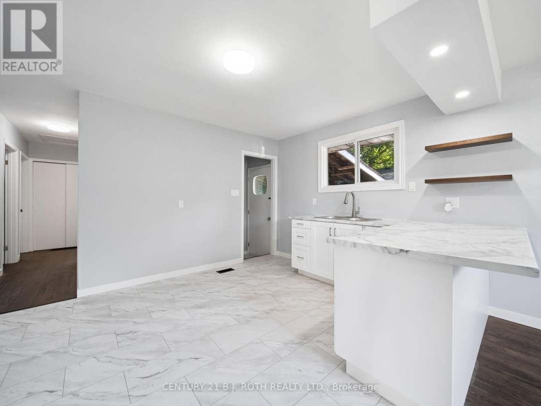 138 SIMCOE STREET, 