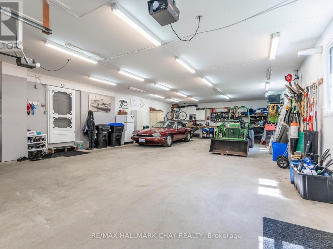 403 MOONSTONE ROAD E, 