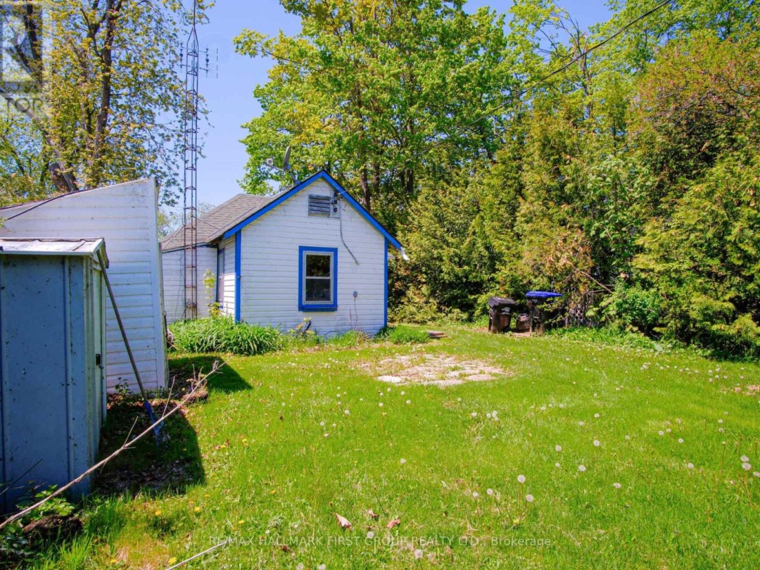 2196 Lakeshore Drive, Lake Simcoe