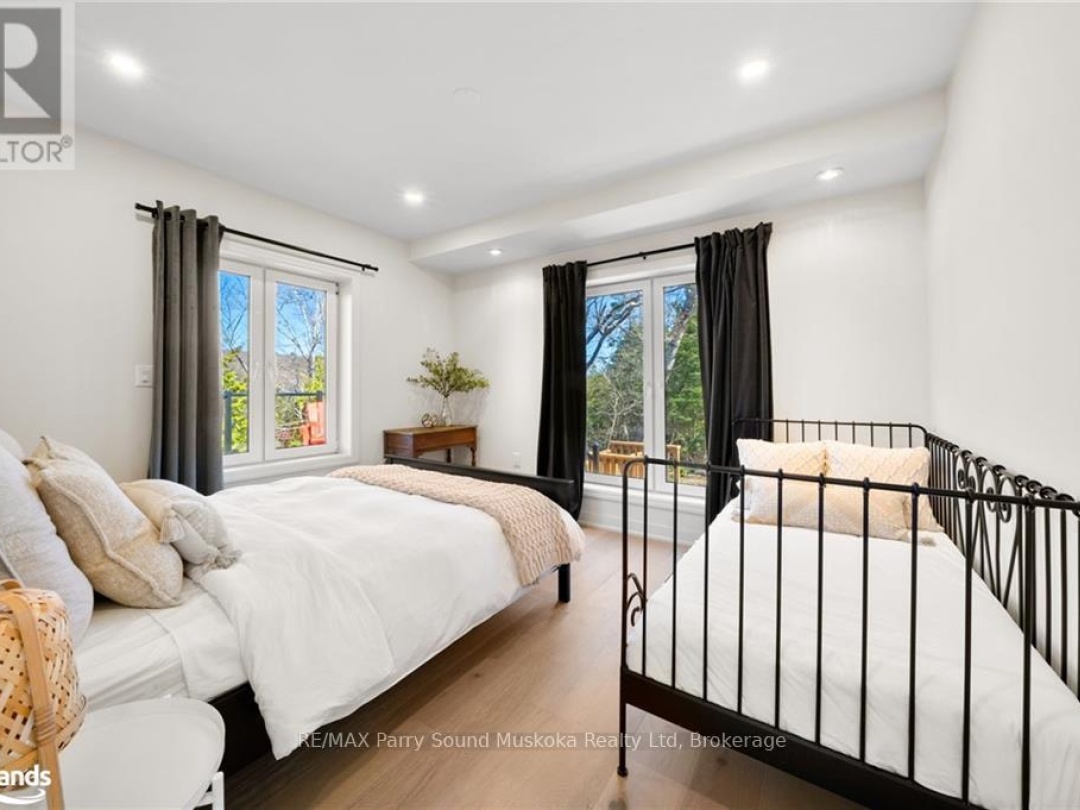 68 Pinewood Road, Long Lake