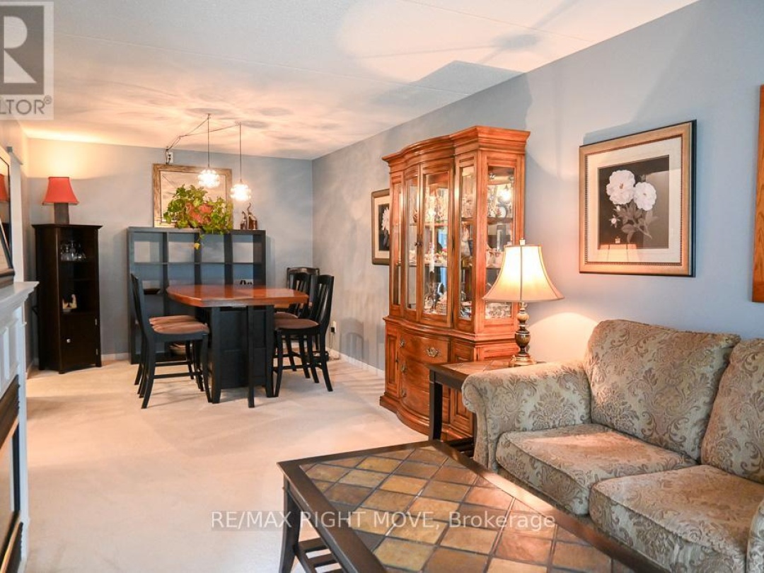102 54 Fittons Road W, Orillia