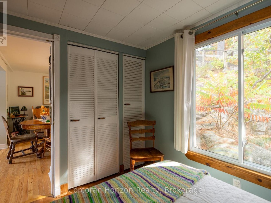 566 HUNGRY BAY ROAD W, 